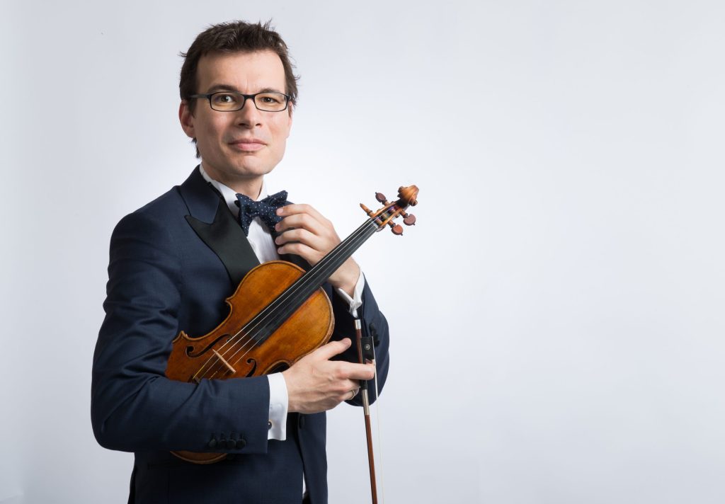 Recital extraordinar Alexandru Tomescu și vioara Stradivarius Elder Voicu În acest an, Fundația Culturală „Remember Enescu” sărbătorește 20 ani de excelență în Sala Majestic a Teatrului Odeon. Joi,