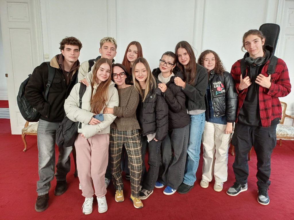 Vineri, 8 noiembrie 2024, a debutat cel de-al patrulea WORKSHOP DE SCRIERE DRAMATICĂ din cadrul celei de-a patra ediții, New Voices, a proiectului european Fabulamundi