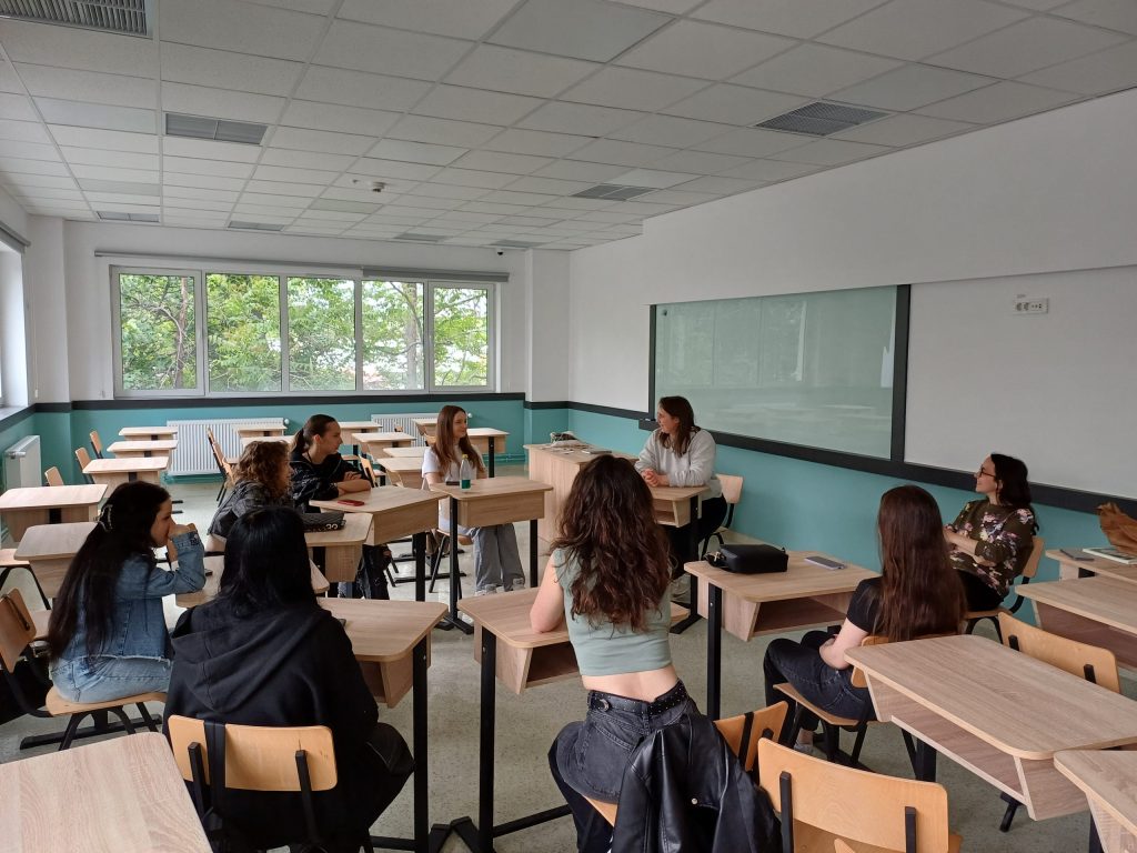 Joi, 8 mai 2025, participantele la cel de-al cincilea WORKSHOP DE SCRIERE DRAMATICĂ din